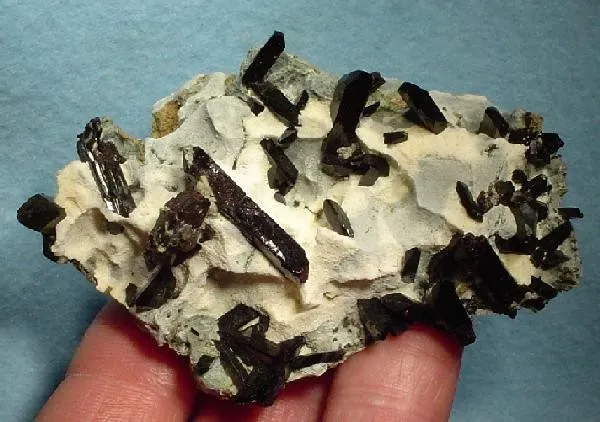 Neptunite, Natrolite image
