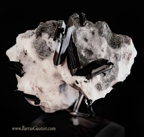 Neptunite on Natrolite - image 3