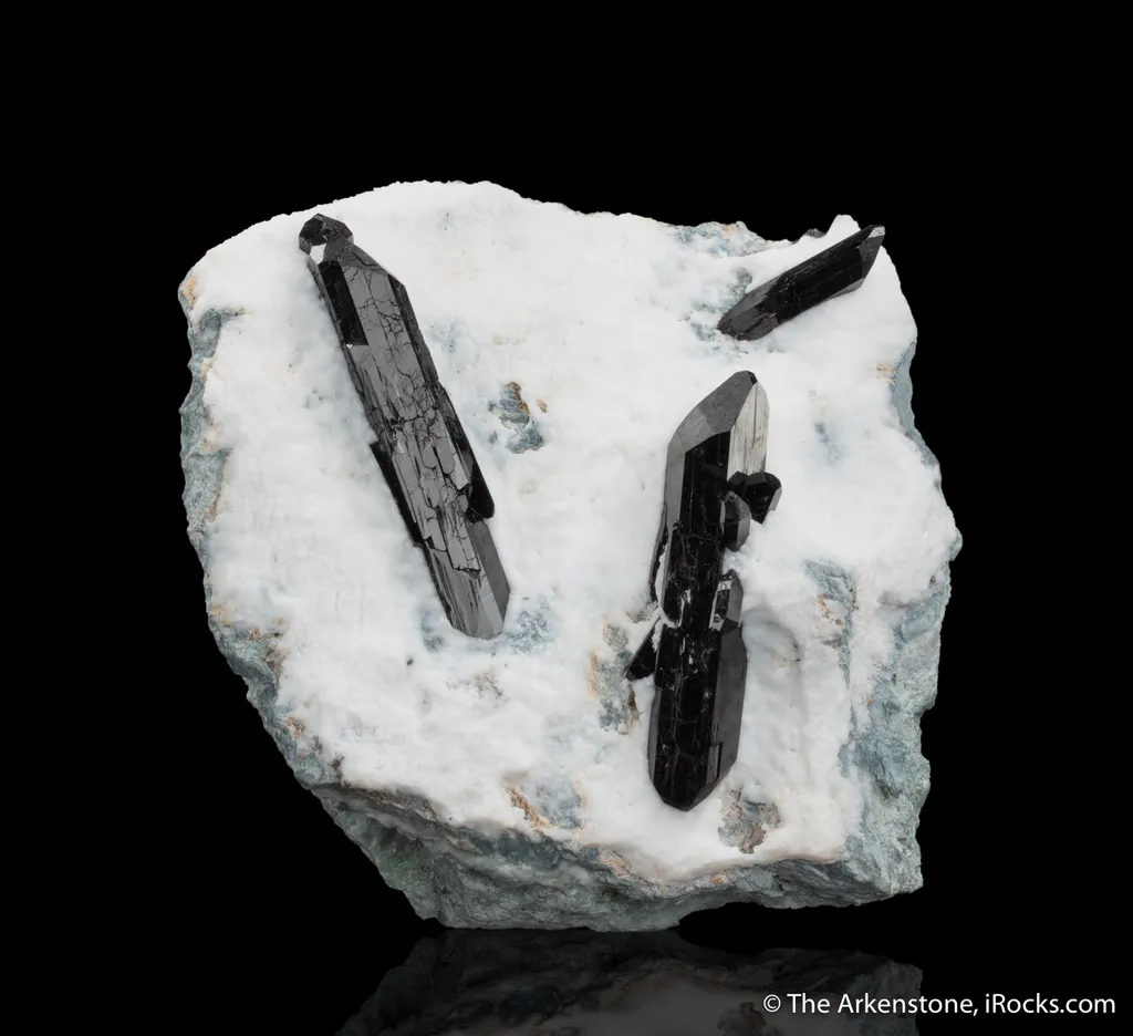 Neptunite on Natrolite - image 3
