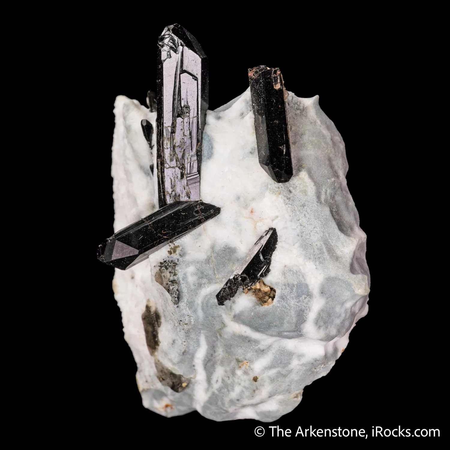 Neptunite on Natrolite - image 4