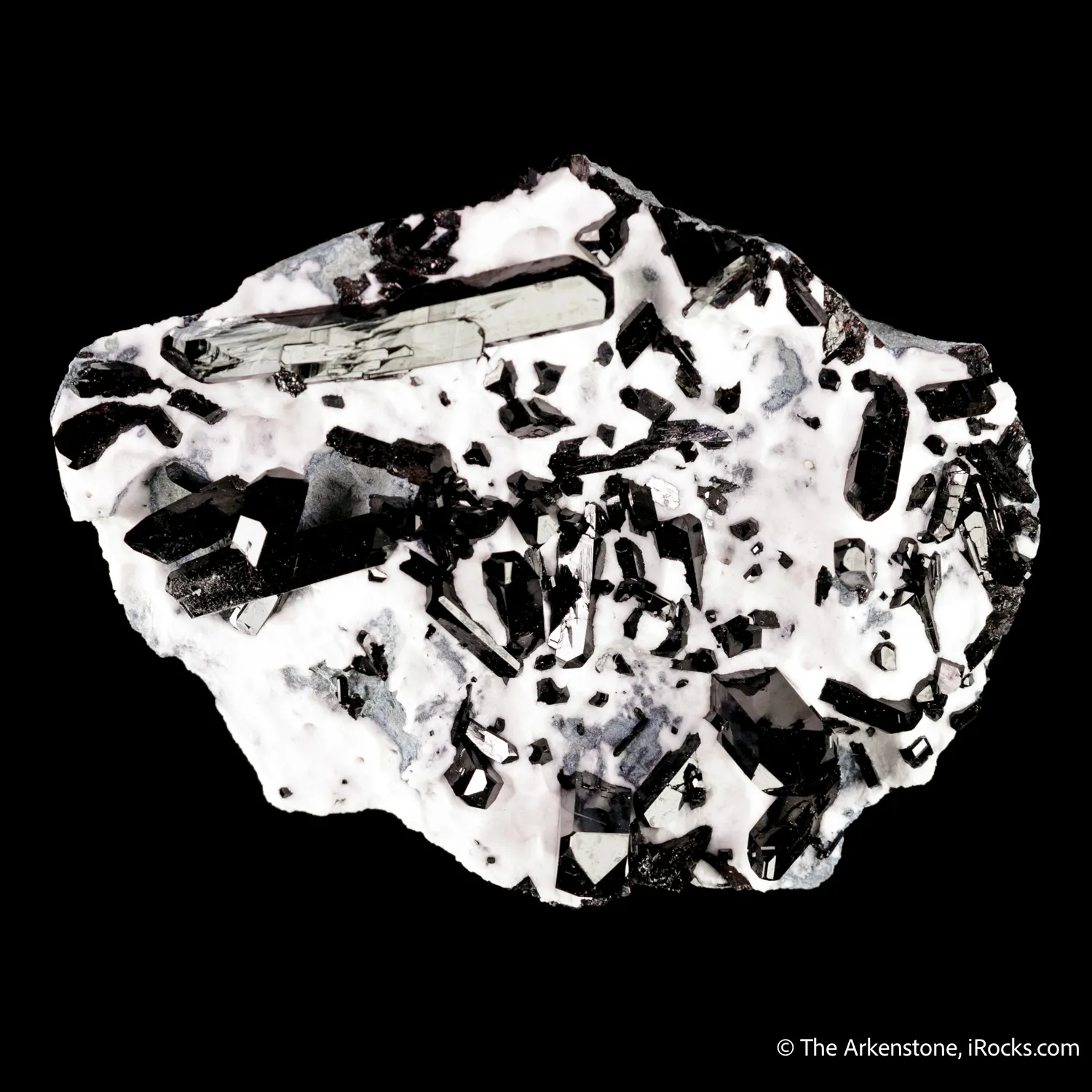 Neptunite on Natrolite - image 4