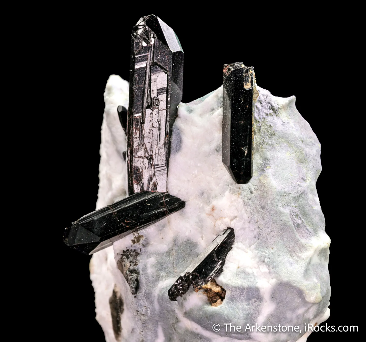 Neptunite on Natrolite - image 1