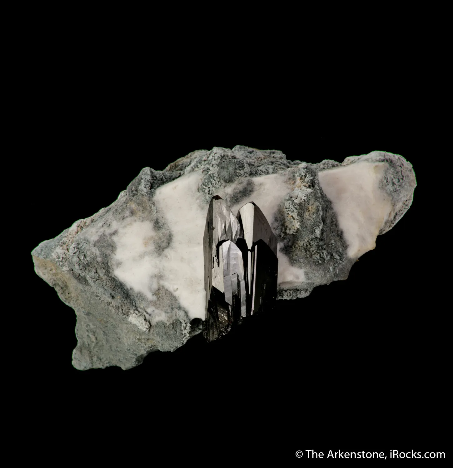 Neptunite on Natrolite - image 6