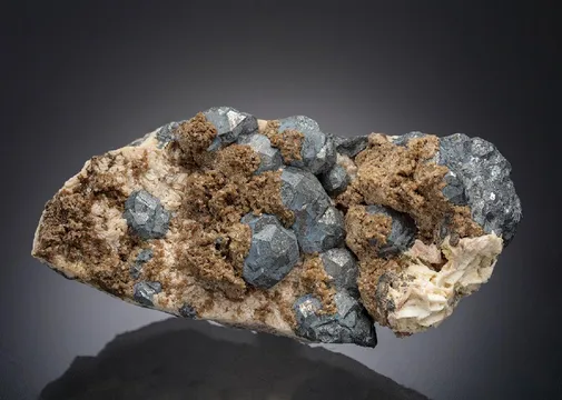 Nickelskutterudite with Siderite and Dolomite
