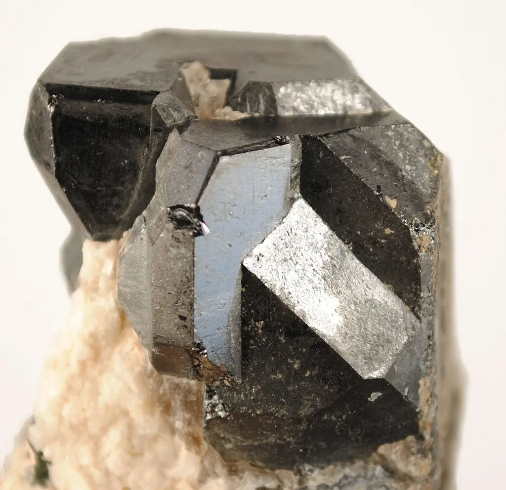 Niobium-Rich Rutile - image 3