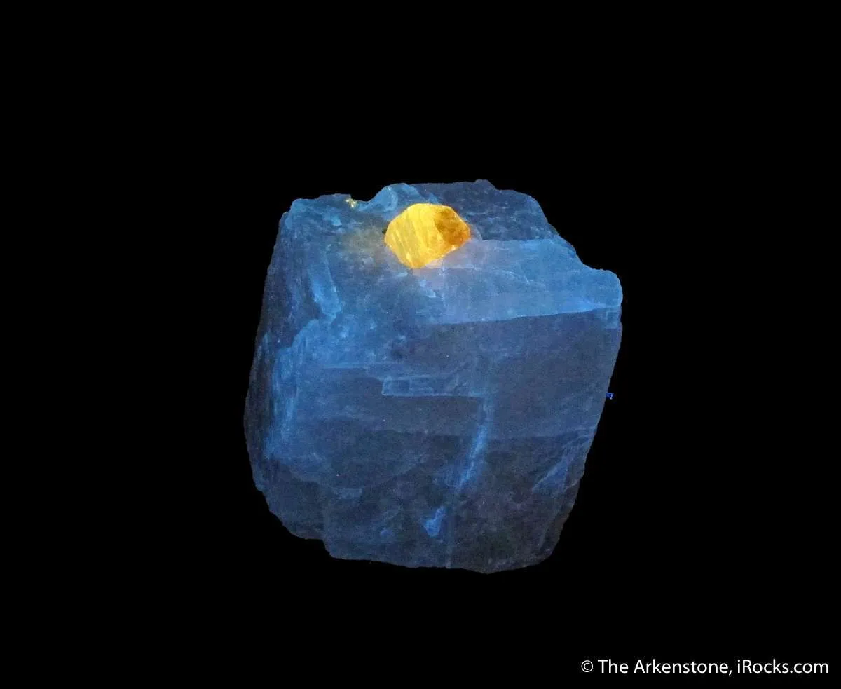 Norbergite (fluor.) in Calcite - image 6