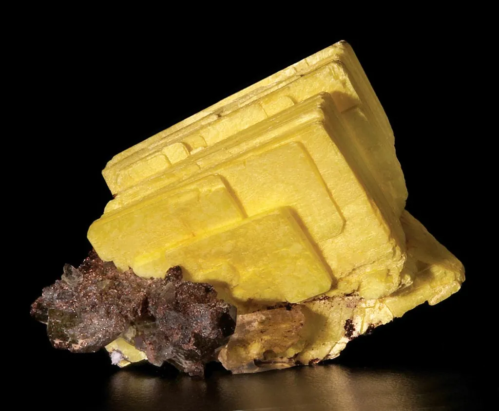 Nováčekite, Quartz, Goethite image