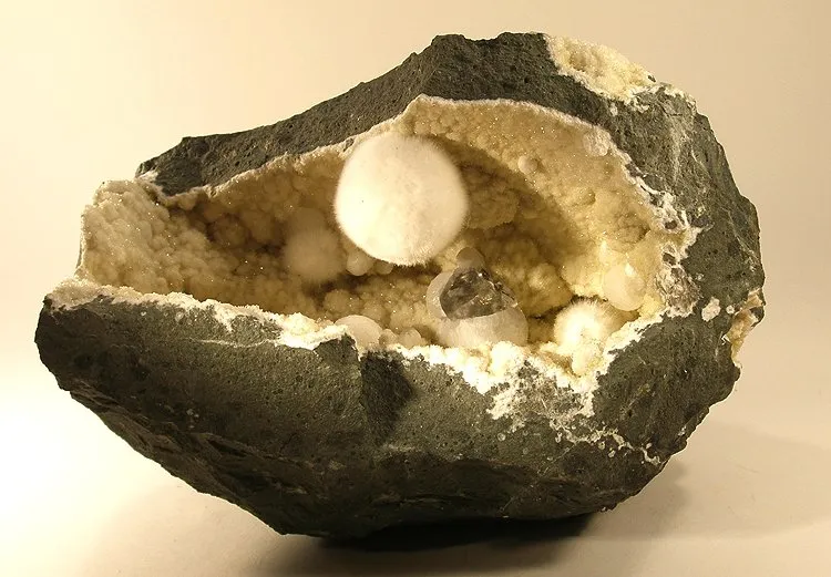 Okenite, Calcite, Gyrolite image