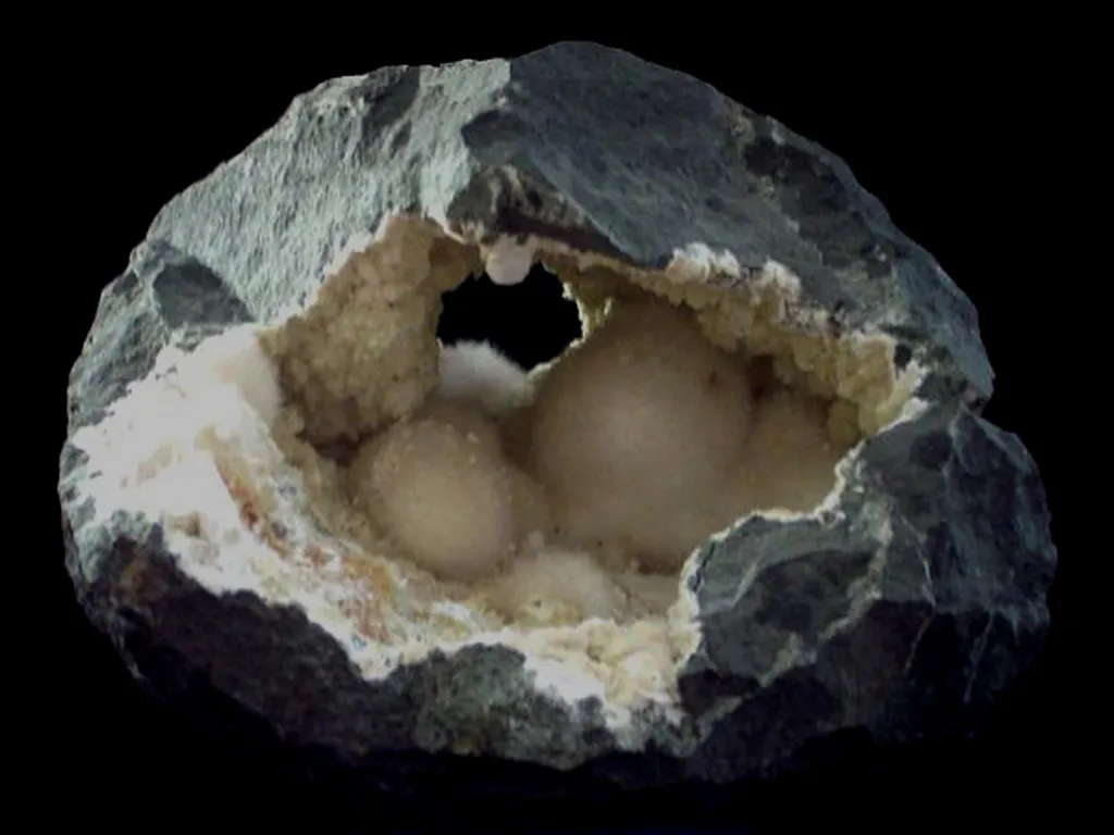 Okénite from India, Maharashtra, Bombay Quarry