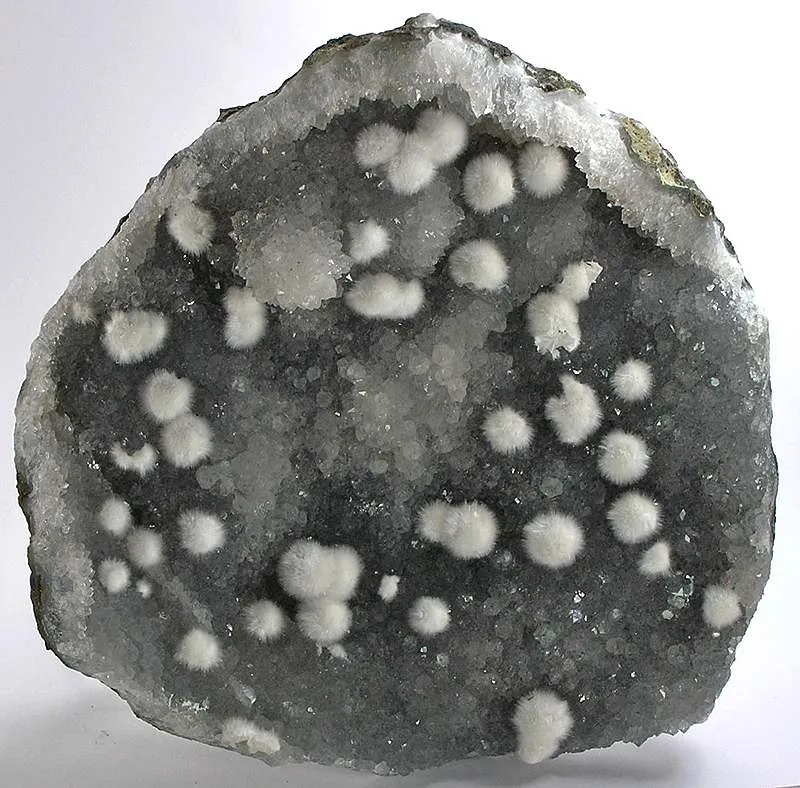 Okenite, Quartz image