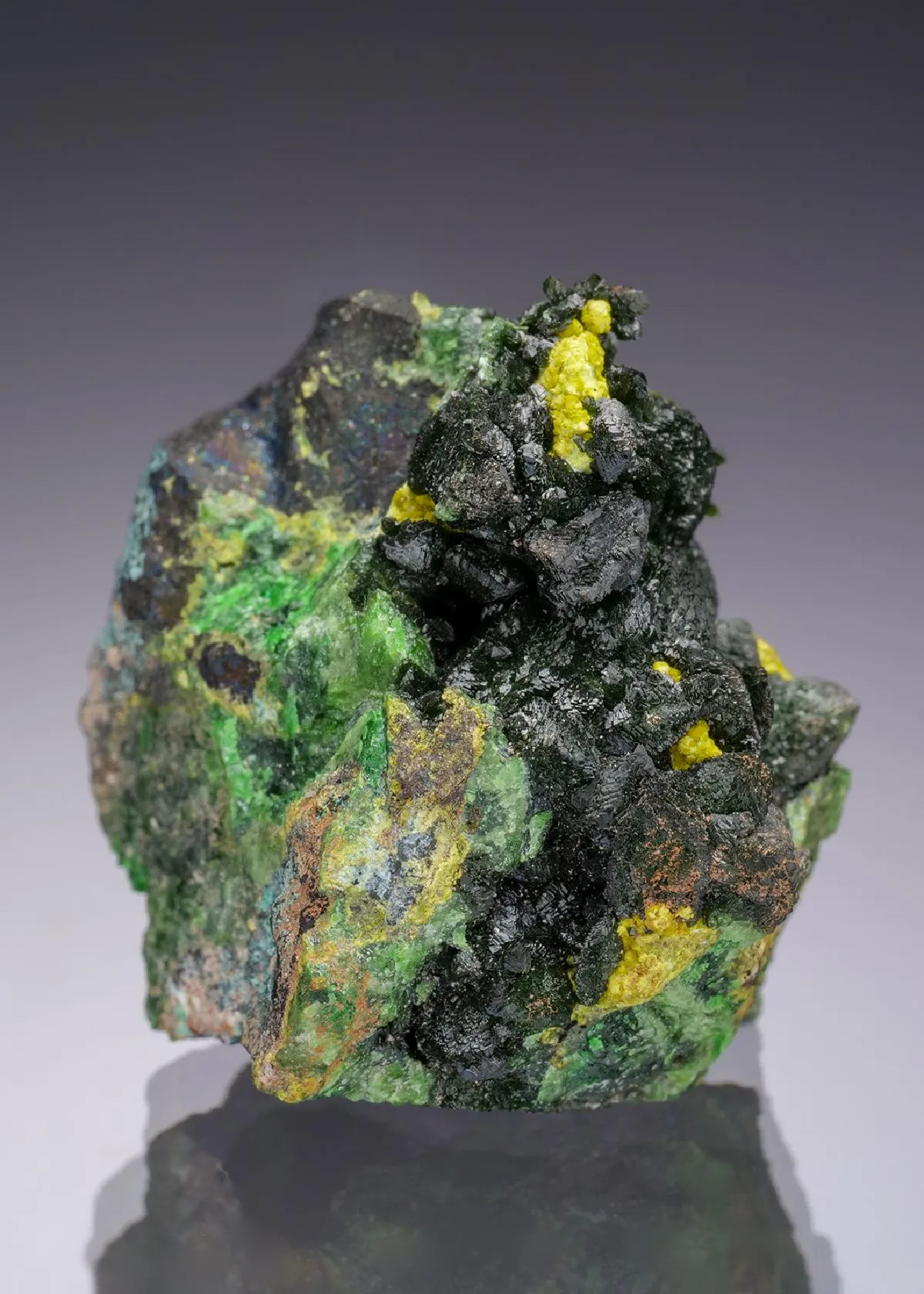 Olivenite on Gartrellite - image 1
