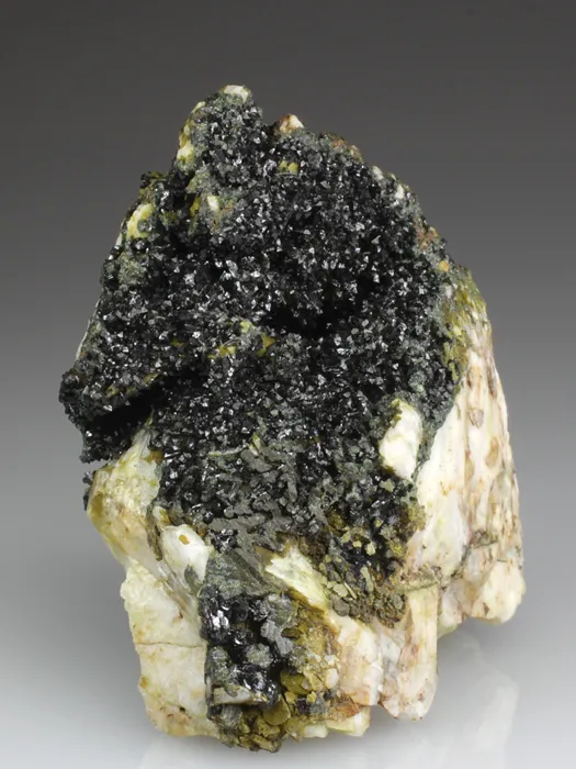 Olivenite on Quartz image