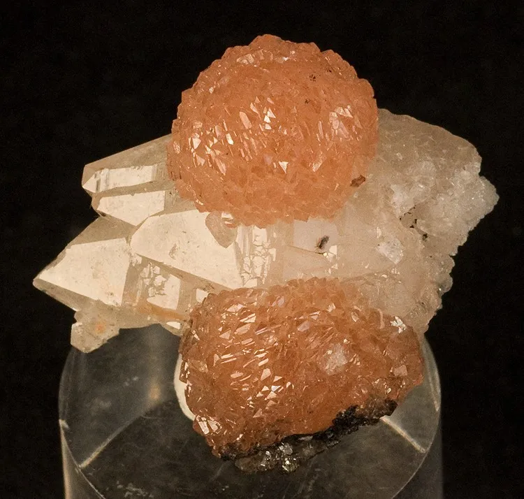 Olmiite, Calcite image