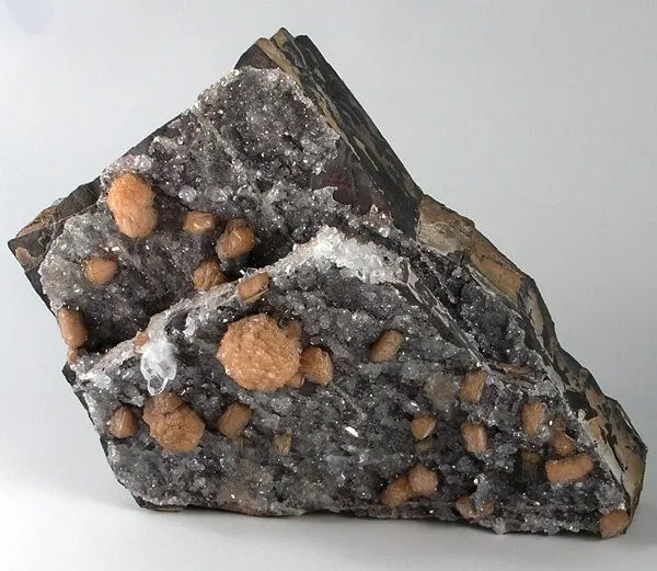 Olmiite, Calcite image