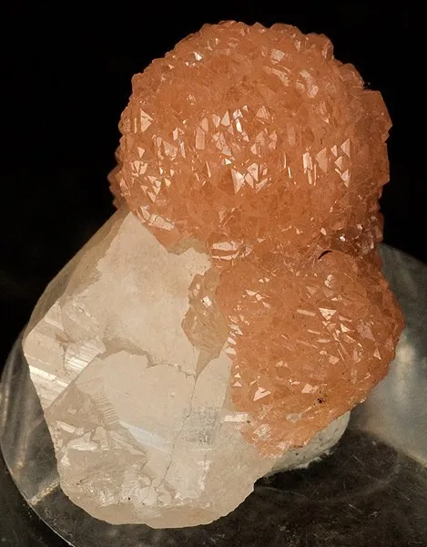 Olmiite, Calcite - image 1