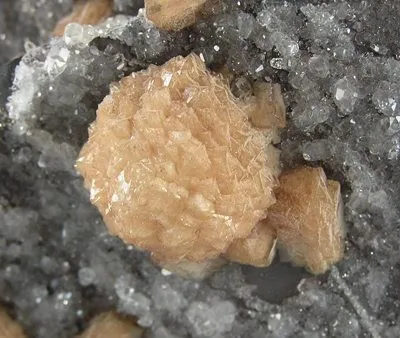 Olmiite, Calcite - image 2