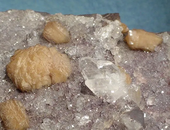 Olmiite, Calcite - image 4