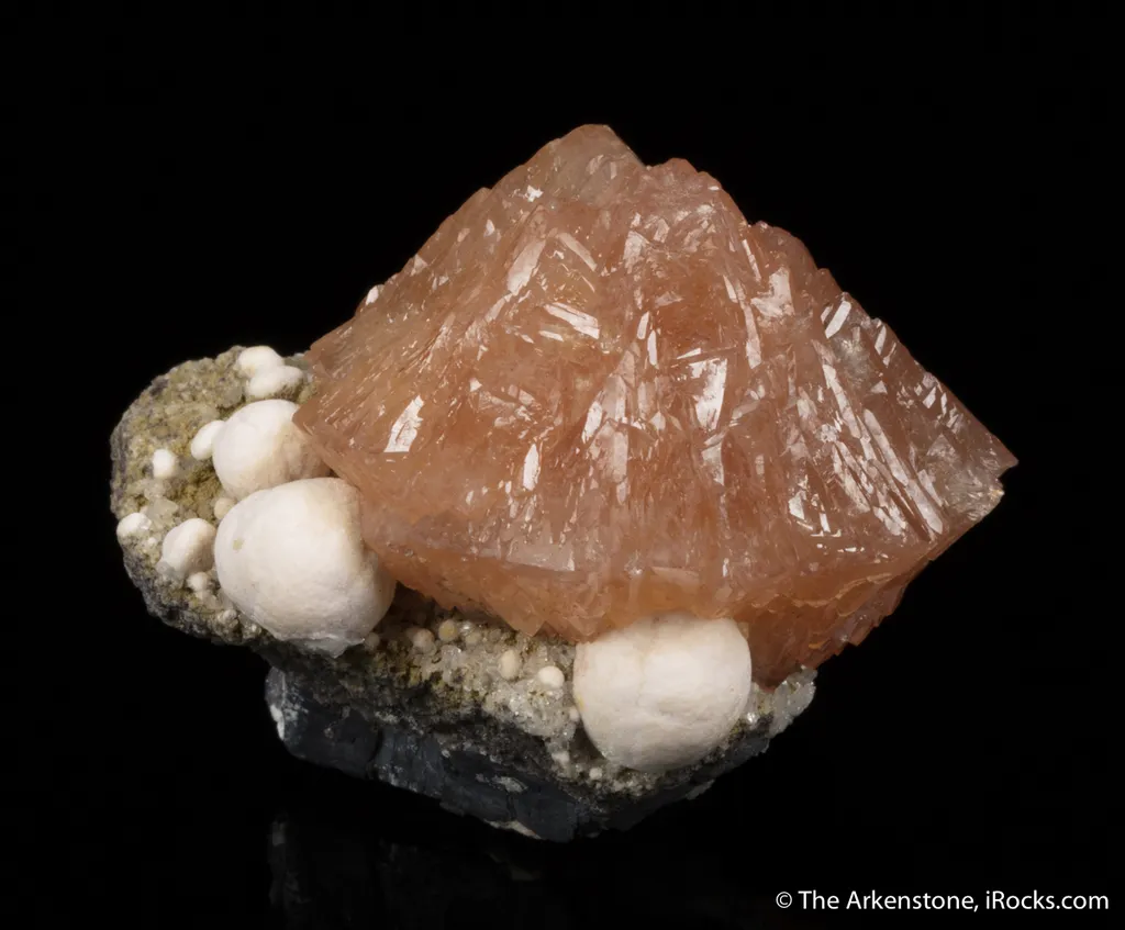 Olmiite with Oyelite image