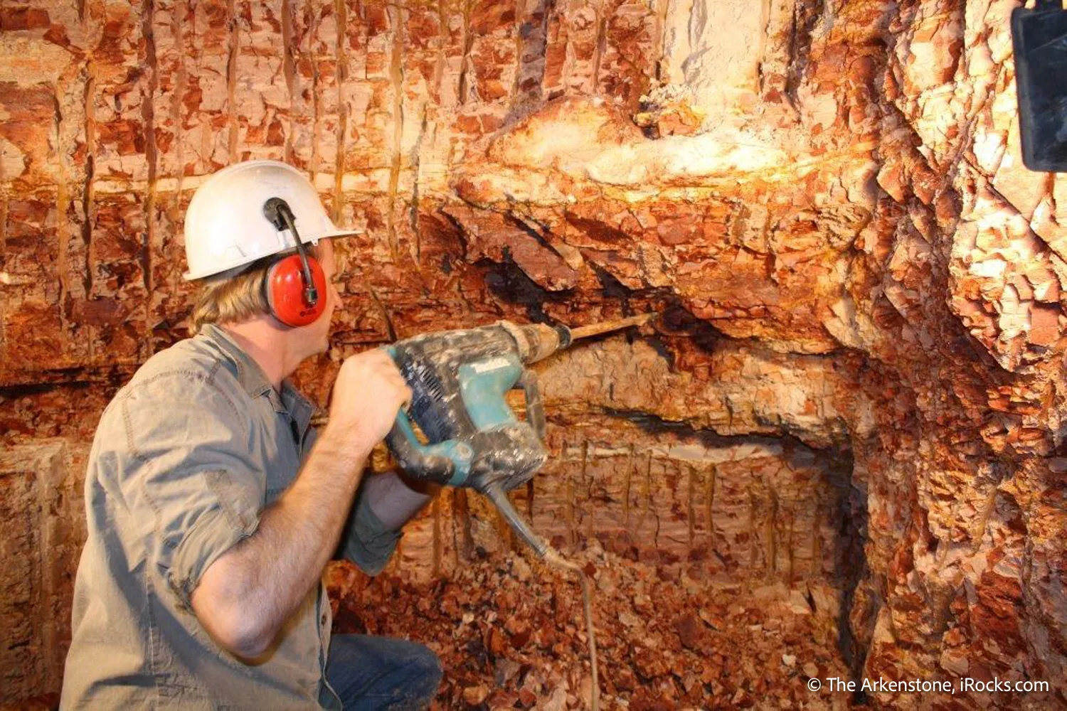 Opal ps. Calcite ps. Ikaite - image 12