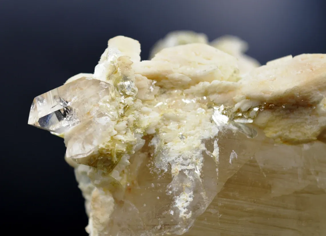Orthoclase muscovite quartz - 765 grams - Minas Gerais, Brazil - image 3