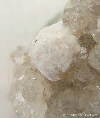 Oyelite on Calcite - image 3