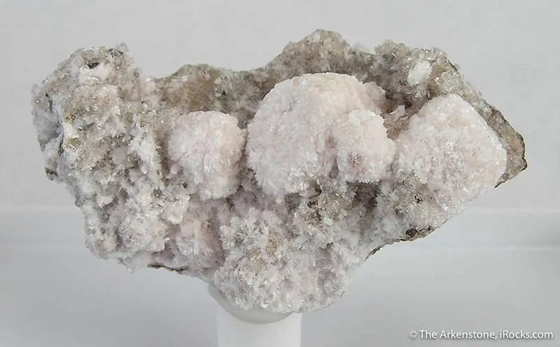 Oyelite on Calcite - image 1