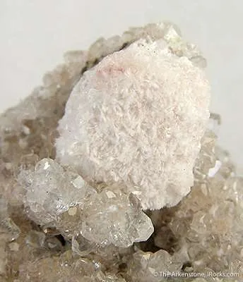 Oyelite on Calcite - image 2