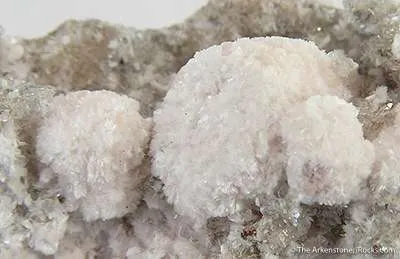 Oyelite on Calcite - image 2