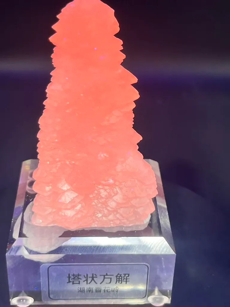 Pagoda‑Shaped Stacked Calcite with Bright Red LW‑UV Fluorescence, Daye, Hubei Province, China - image 4