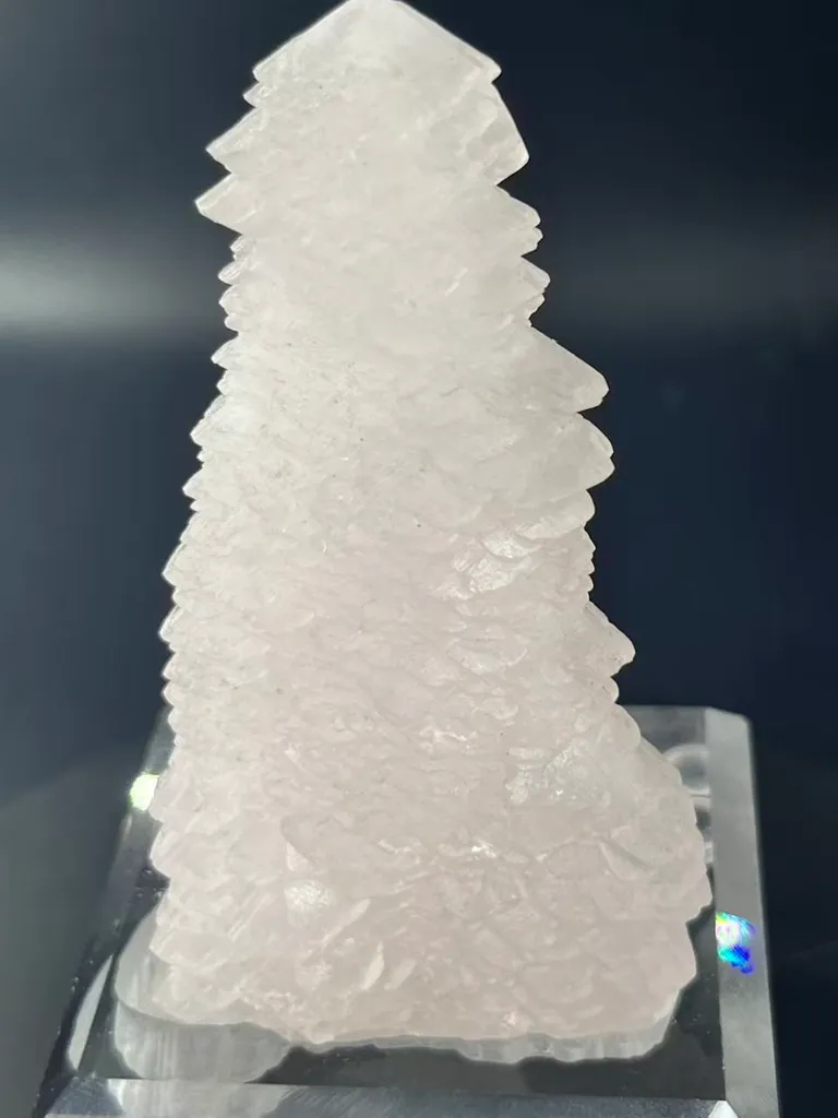 Pagoda‑Shaped Stacked Calcite with Bright Red LW‑UV Fluorescence, Daye, Hubei Province, China - image 2