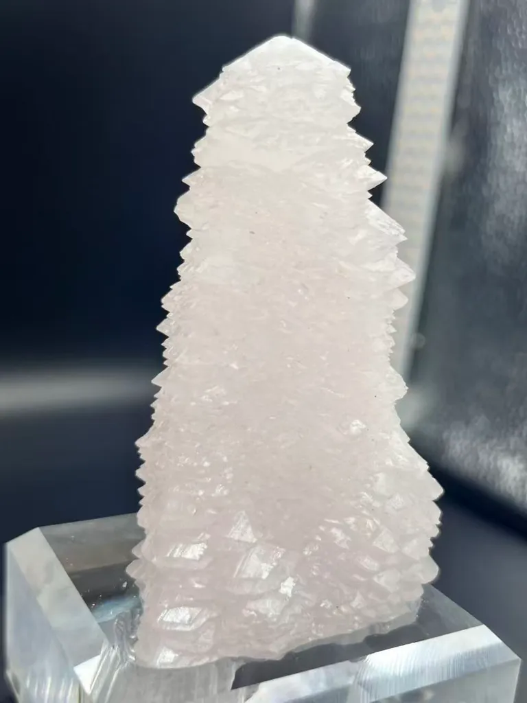 Pagoda‑Shaped Stacked Calcite with Bright Red LW‑UV Fluorescence, Daye, Hubei Province, China - image 3