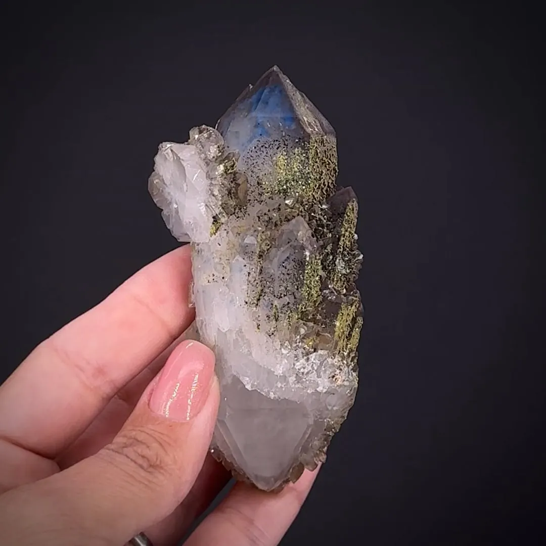 Papagoite (phantom) inclusion in Quartz - image 2