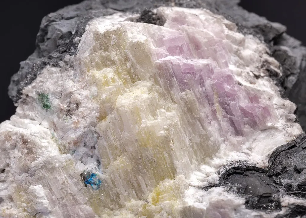 PARALAURIONITE with MENDIPITE, Diaboleite CHLOROXIPHITE, Hydrocerussite and Crednerite image