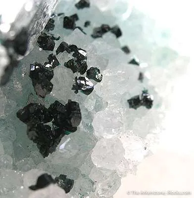 Paratacamite on Quartz With Selenite image