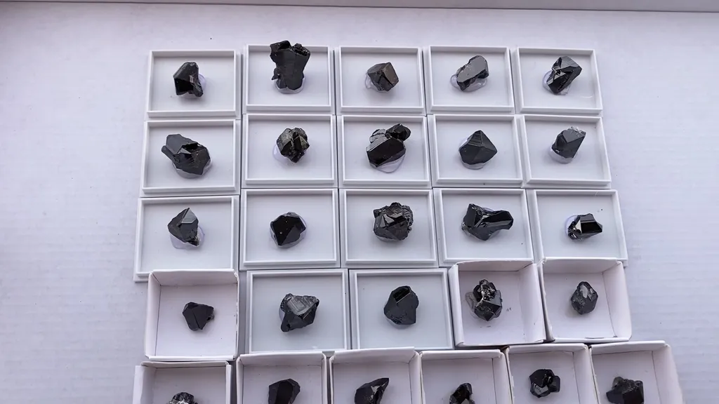 Parcel of 31 Cassiterites image