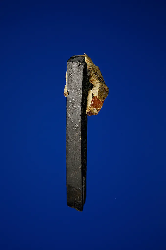 Parisite on Aegirine - image 4