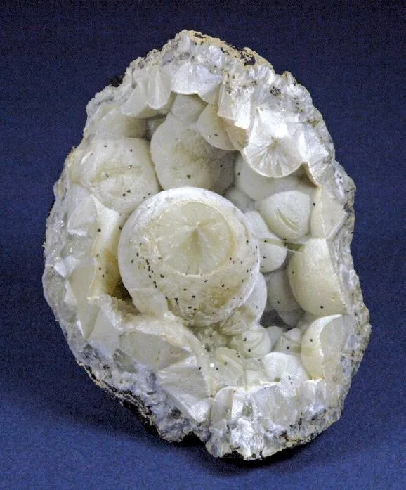 Pectolite from USA, New Jersey, Bernards Township, Millington Quarry image