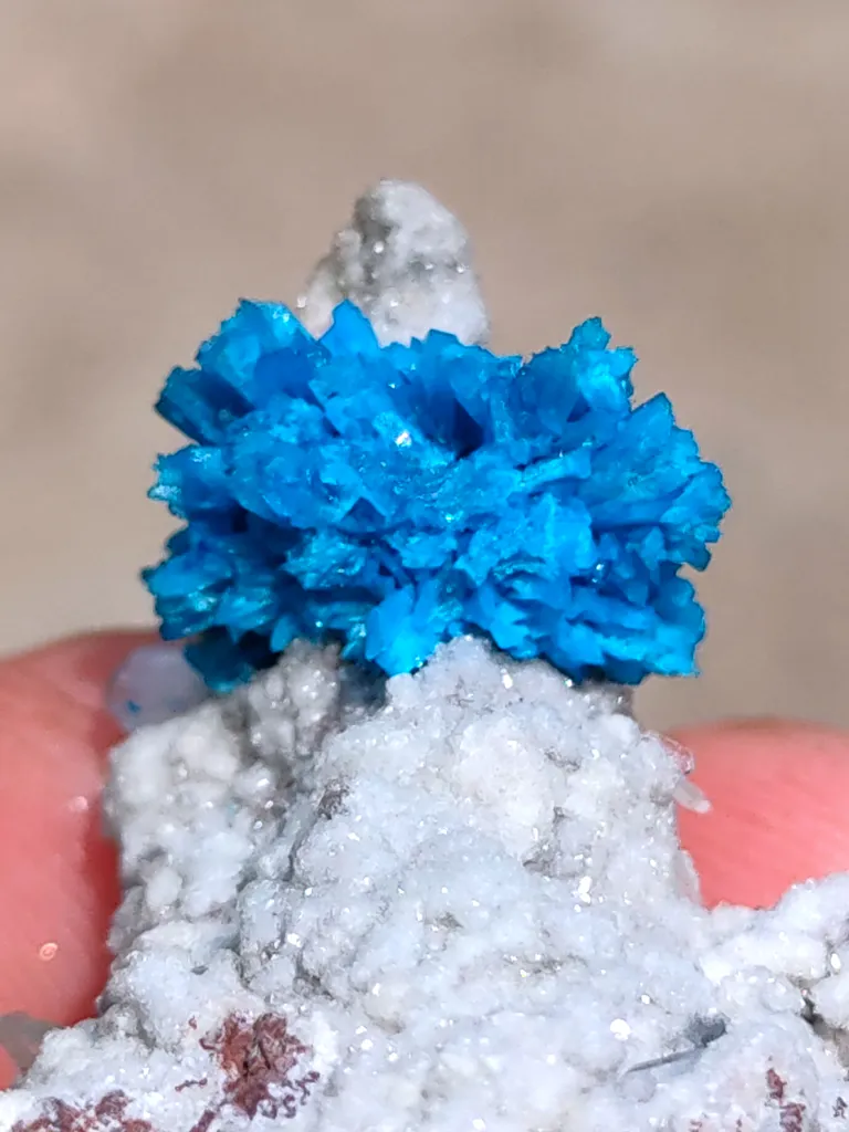 Pentagonite Flower on Heulandite matrix - image 3