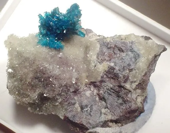 Pentagonite, Heulandite image