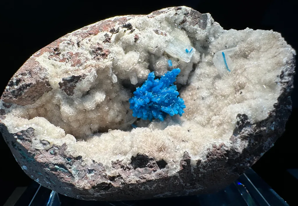 Pentagonite in Vug image