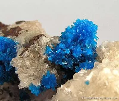 Pentagonite on Stilbite - image 3