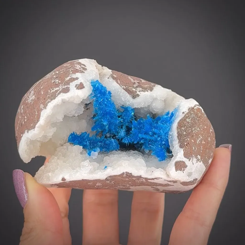 Pentagonite "pocket" image