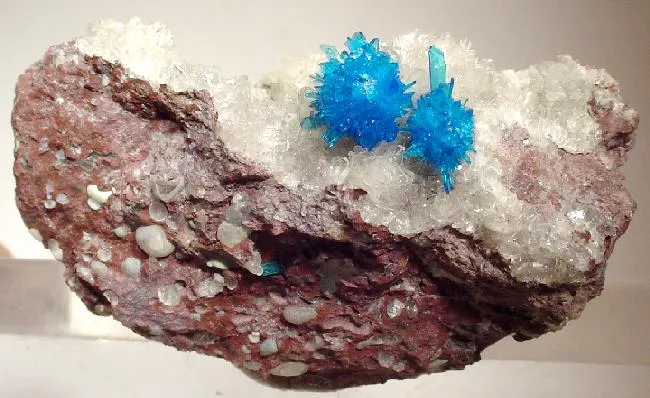 Pentagonite, Stilbite image