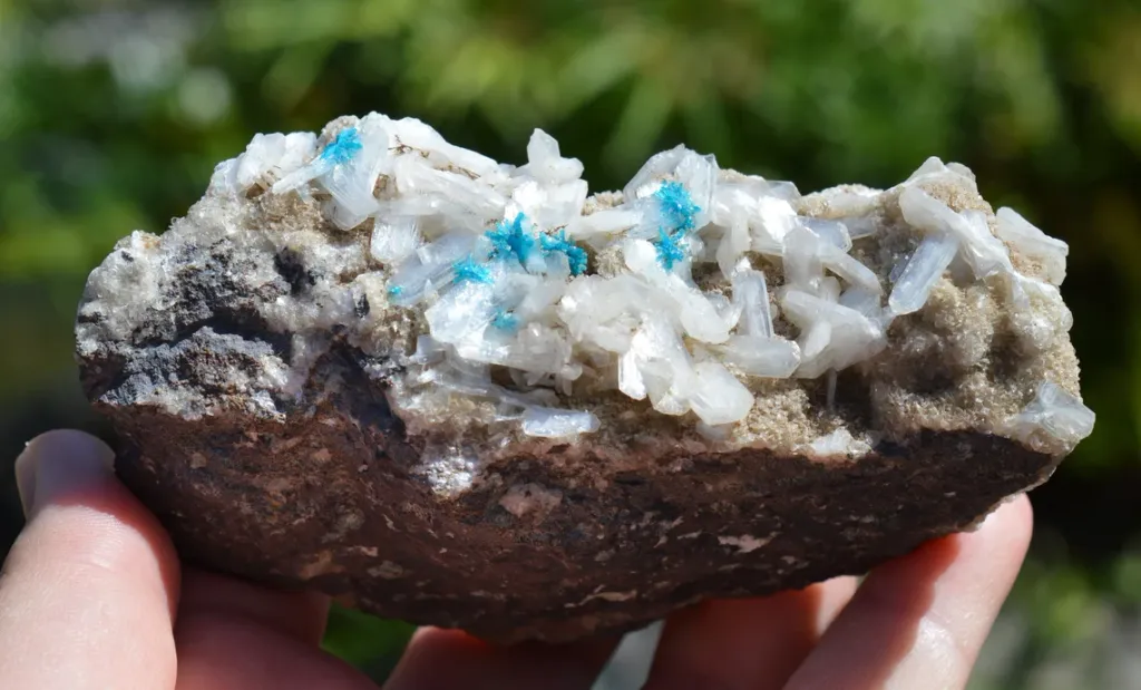 Pentagonite & Stilbite 307 grams - Wagholi Quarries, Wagholi, Pune District, Maharashtra, India image