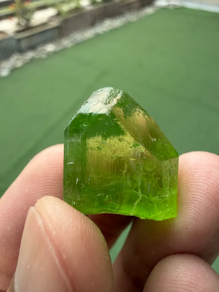 Peridot from Pakistan, Khyber Pakhtunkhwa Province, Sapat Gali image
