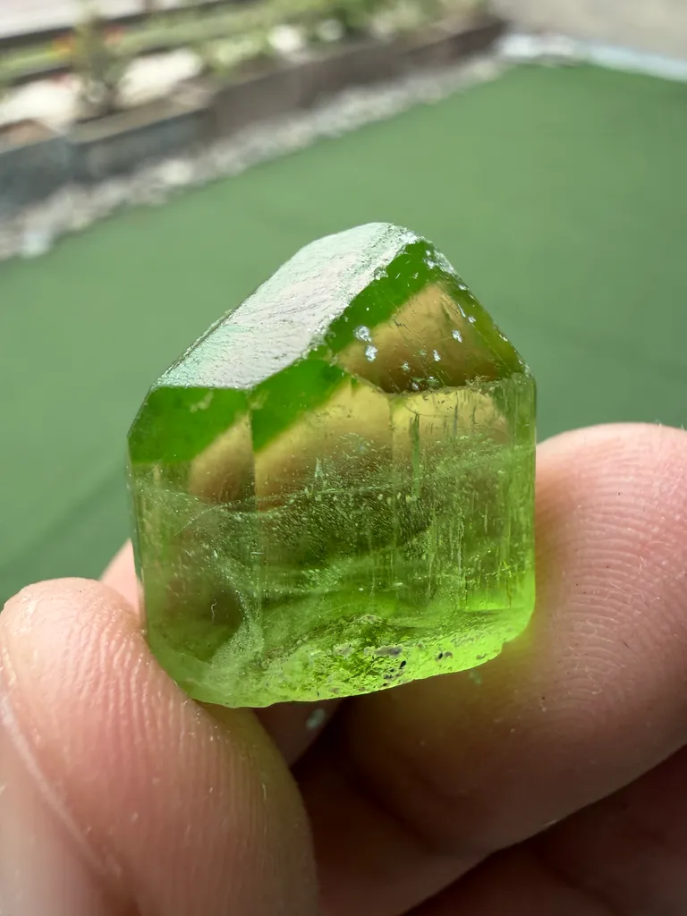 Peridot from Pakistan, Khyber Pakhtunkhwa Province, Sapat Gali - image 4