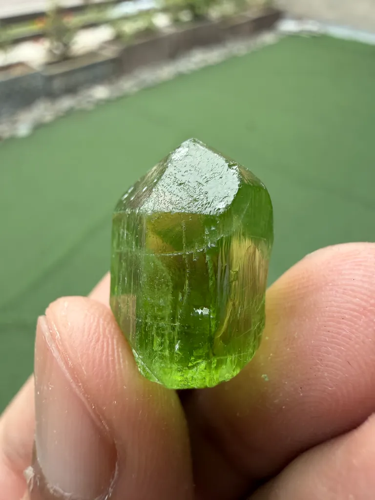 Peridot from Pakistan, Khyber Pakhtunkhwa Province, Sapat Gali - image 5
