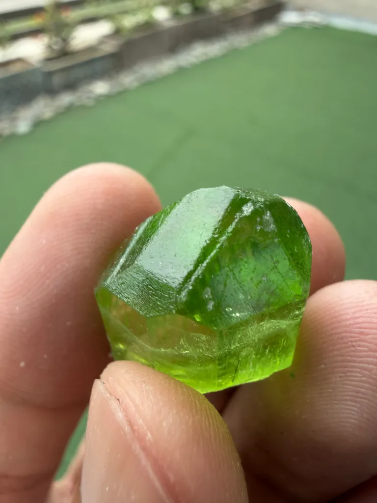 Peridot from Pakistan, Khyber Pakhtunkhwa Province, Sapat Gali - image 6