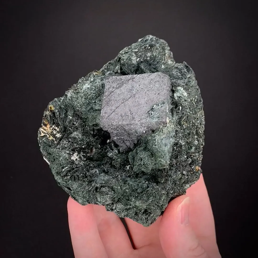 Perovskite with Clinochlore - image 2