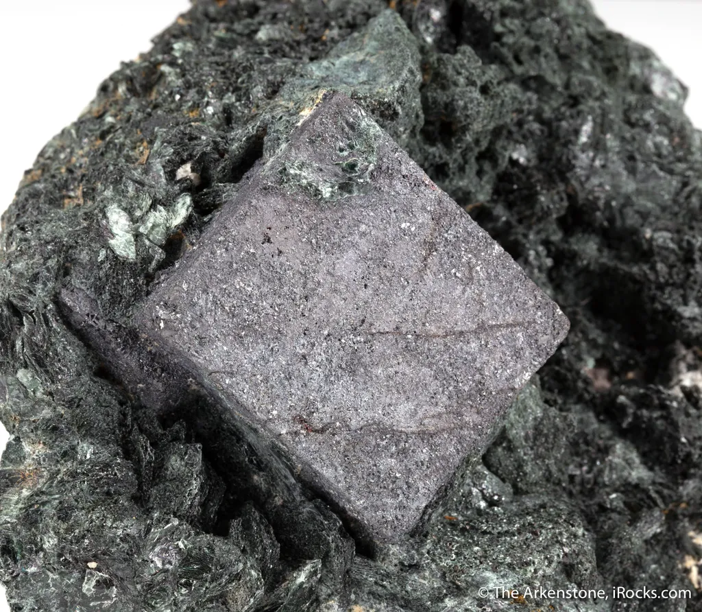 Perovskite with Clinochlore - image 4